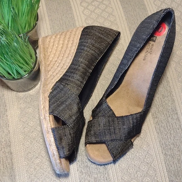 White Mountain Peep Toe Wedge - Picture 11 of 13